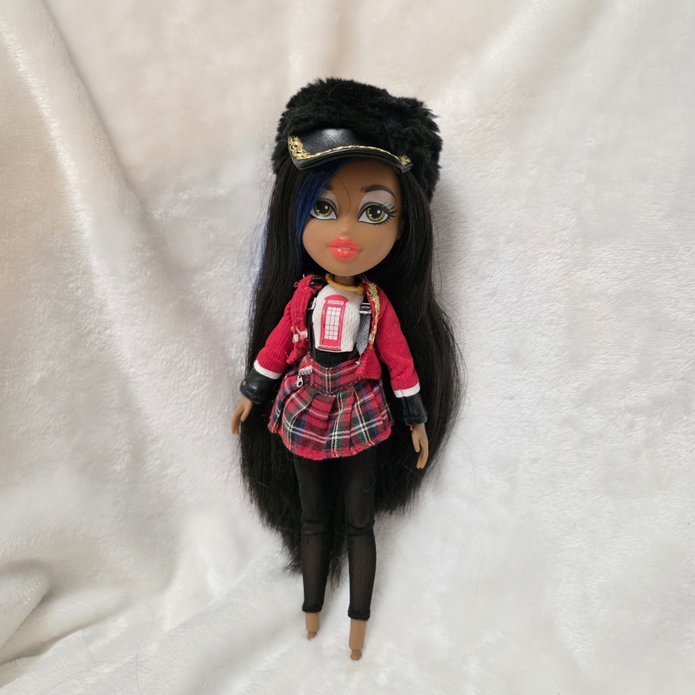 โVintage 2015 Bratz Study Abroad Sasha Doll - UK Britain Edition